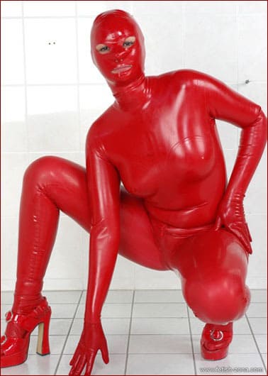 Gorgeous lady in fiery red latex - JPEG 1488x2240