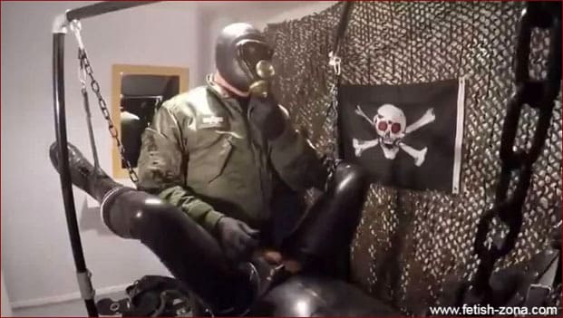Heavy rubber fuck gays in an amateur video - MP4