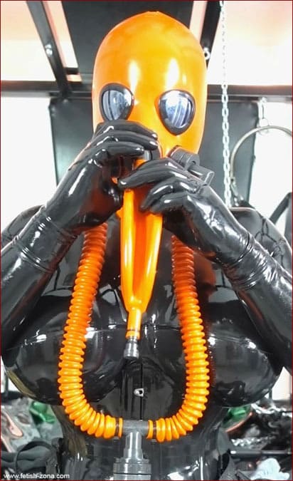 rubberdollemma - Heavy rubber on milf which trying yellow gas mask - FULL HD 1080