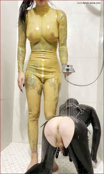  Worship rubber Domina in the shower - FULL HD
